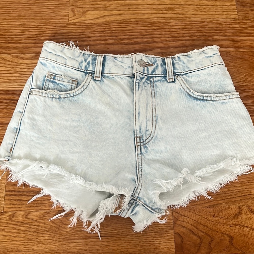 Zara Frayed Light Wash Denim Shorts
